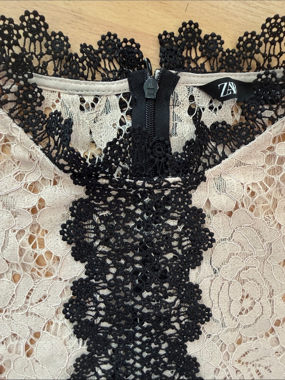 ZARA top size XS lace high neck cream black peplum runs small in my opinion - Picture 3 of 9